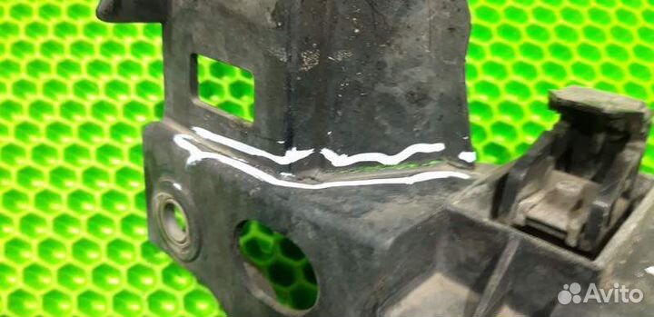 Кронштейн левой фары Volkswagen Polo Sedan