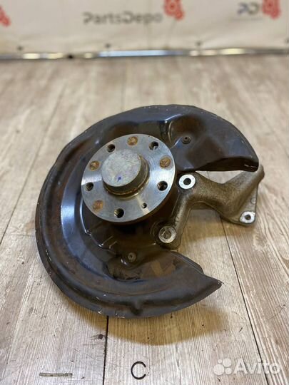 Кулак задний левый в сборе Volkswagen