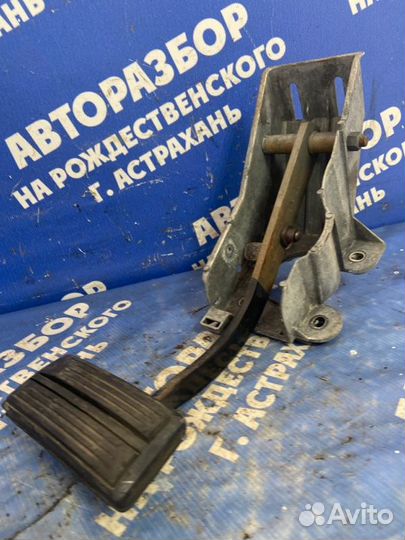 Педаль тормоза. Plymouth Voyager минивен 6G72 2000