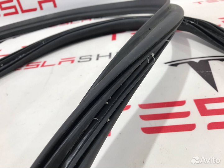 Уплотнитель багажника Tesla Model S 2-й рест. 2021