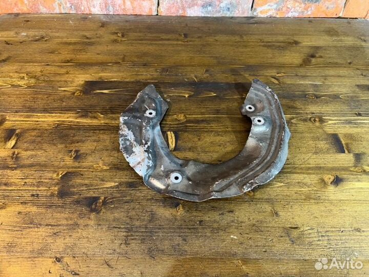 Пыльник тормозного диска передний левый Bmw 3 E90