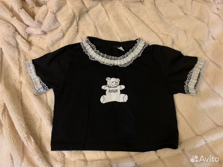 Милая короткая футболка