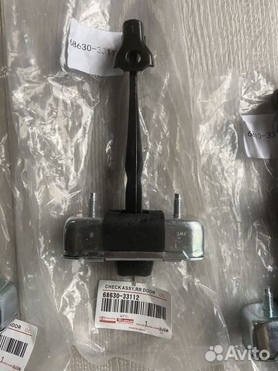 Ограничитель дверей на тойота Камри V70