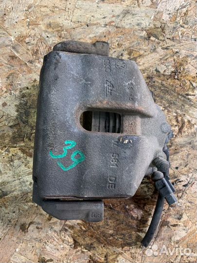 Суппорт передний левый Volkswagen Golf plus