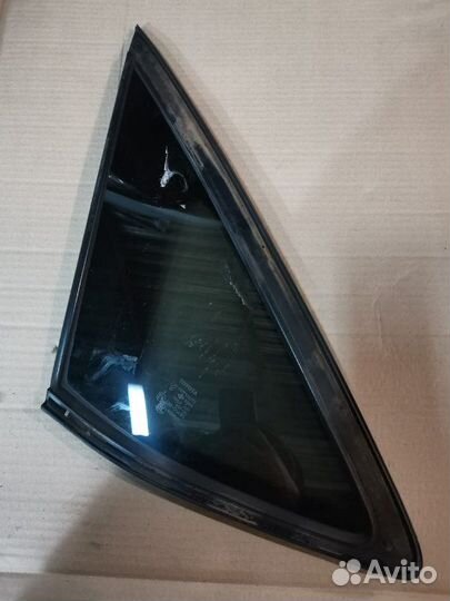 Стекло собачника правое Toyota Harrier GSU30W 2GR