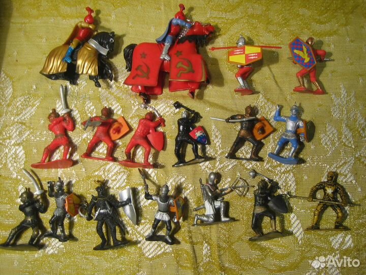 Солдатики, рыцари, индейцы, ковбои, пираты, гномы