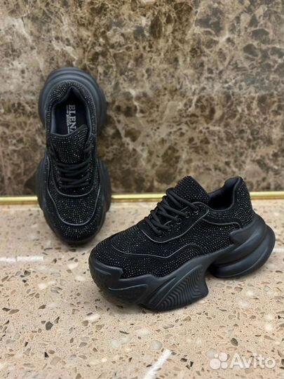 Кроссовки женские 38 размер