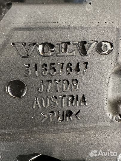 Крышка двигателя Volvo XC60 XC90