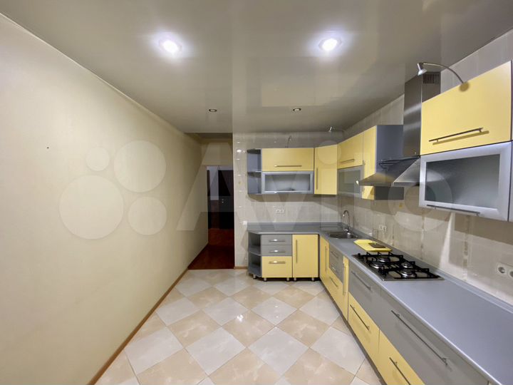 3-к. квартира, 100 м², 4/10 эт.