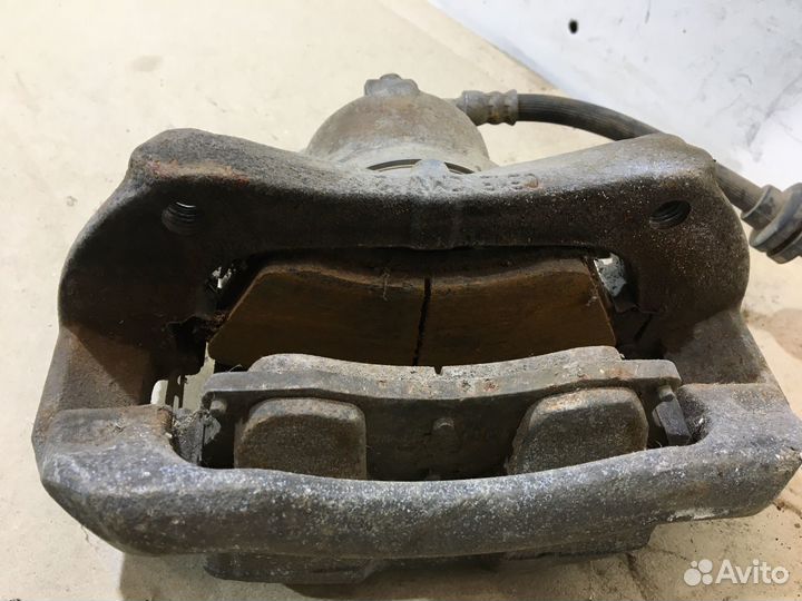 Суппорт передний правый Chevrolet Aveo T300