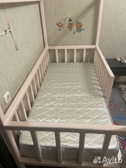 Детская кроватка домик