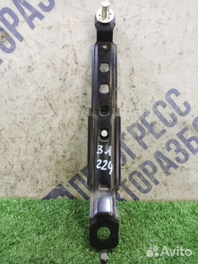 Регулятор ремня безопасности задний левый Nissan