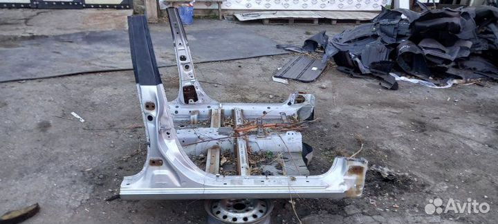 Порог кузова передний правый Toyota Carina AT211