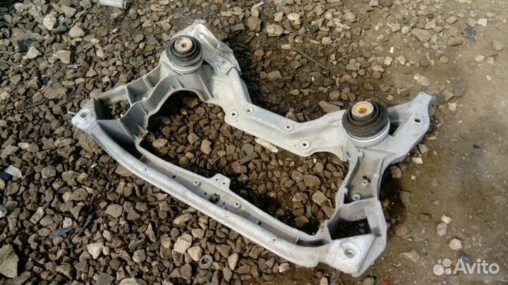 Подрамник Mercedes-Benz C-Class W203