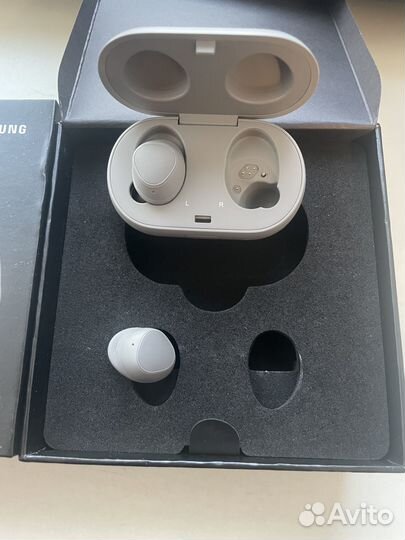 Беспроводные наушники samsung gear iconx