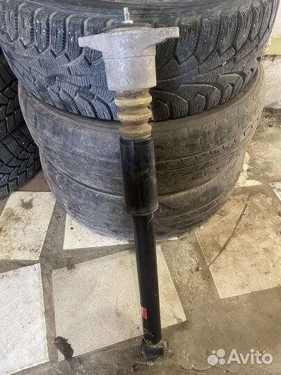 Амортизатор KYB 343281 Passat Б5 2004