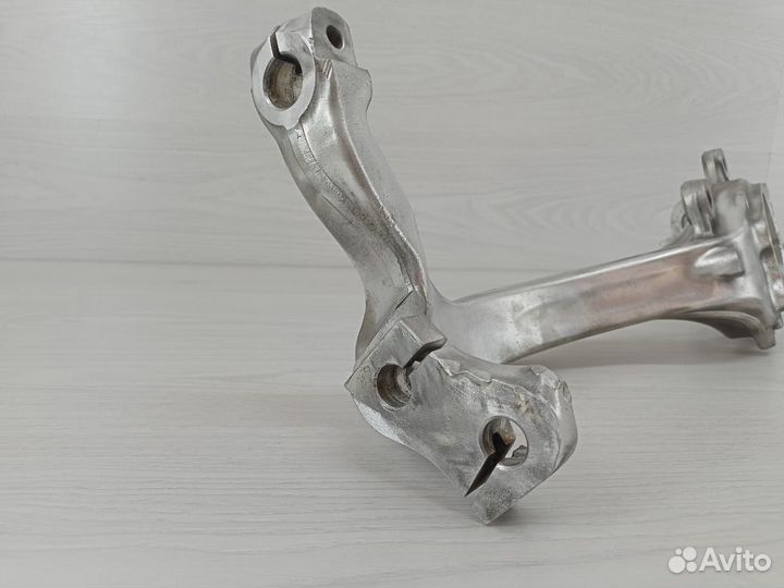 Кулак поворотный левый Audi A6 C6 (92мм)