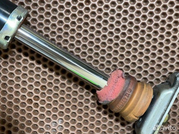 Амортизатор подвески Mercedes-Benz E320 W124