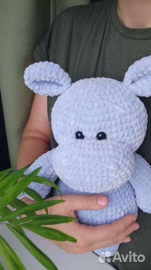 Вязаная игрушка Бегемот