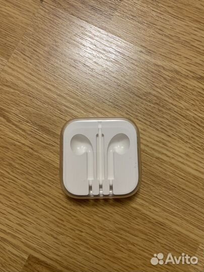 Адаптер Apple 5Вт USB и футляр для наушников