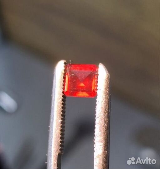 Гранат радолит 1,35 карат