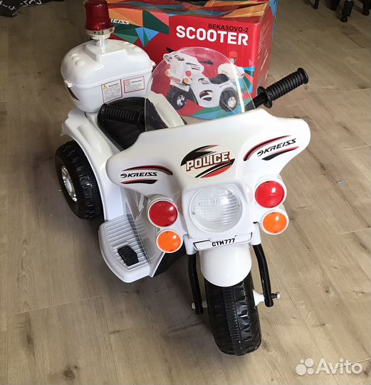 Трёхколёсный электроскутер полиция