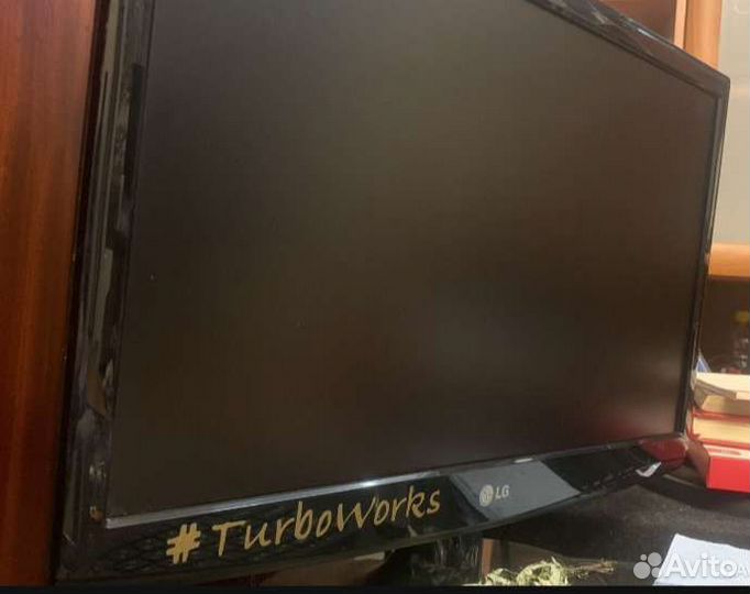 Монитор LG 22