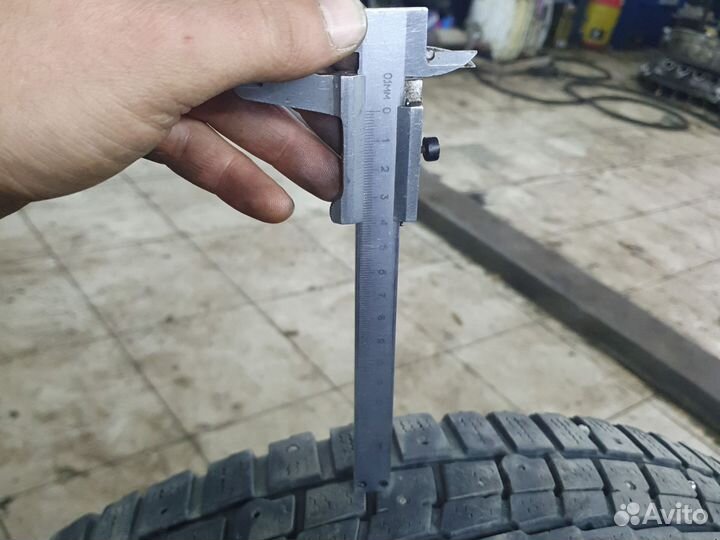 Dunlop SP Winter Ice 01 215/65 R16 102T