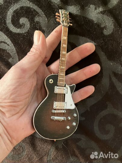 Миниатюрная модель гитары Gibson Les Paul classic