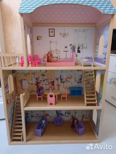 Большой кукольный домик