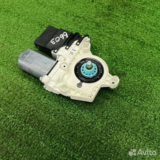 Моторчик стеклоподъемника задний правый Volkswagen