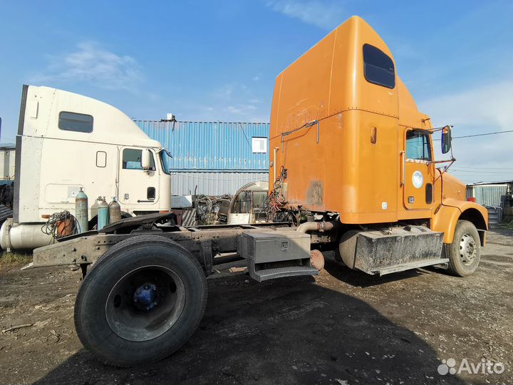 Запчасти Freightliner FLD одно-мостовый. Разбор