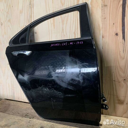 Задний правая дверь на honda accord 8