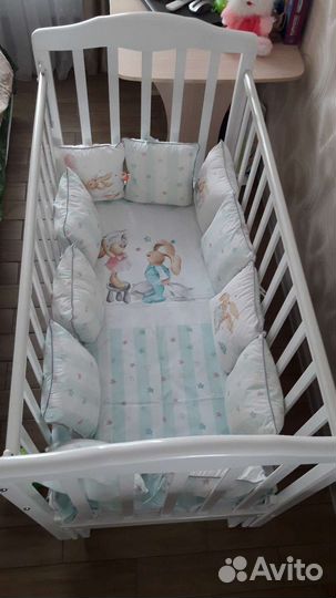 Детская кроватка с маятником