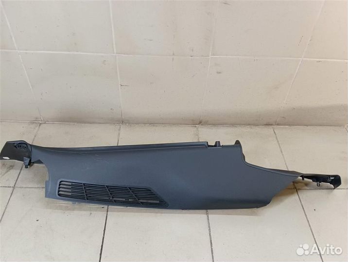 Держатель полки багажника правый Citroen C5 2009