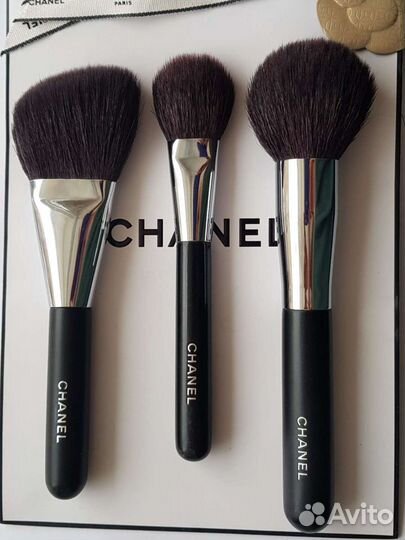 Шанель ёмкости,спонжи,кисти