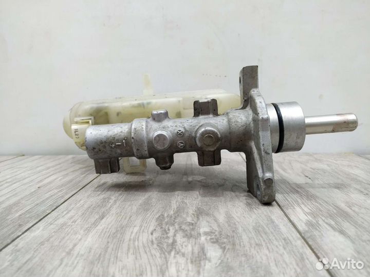 Главный тормозной цилиндр с бачком Mazda 6