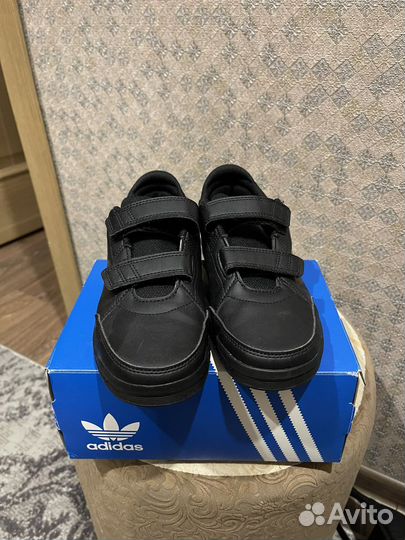 Кроссовки для мальчика новые Adidas 36 размер