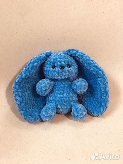 Заяц плюшевый вязаная игрушка