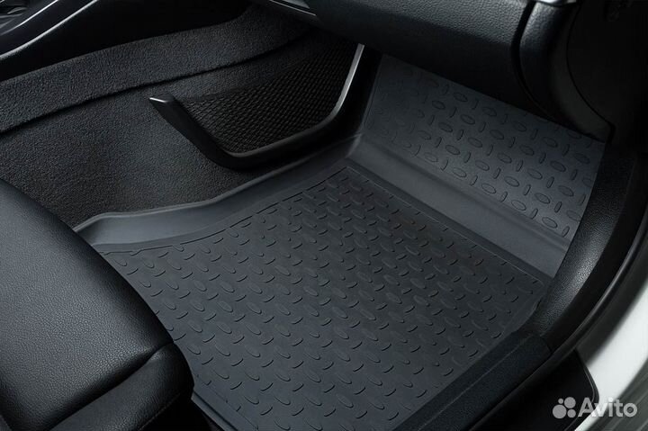 Ковры резиновые на Mitsubishi Pagero III, IV