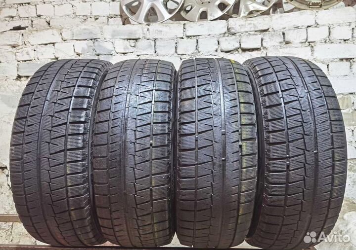Bridgestone Blizzak Revo GZ 215/55 R17 94Q