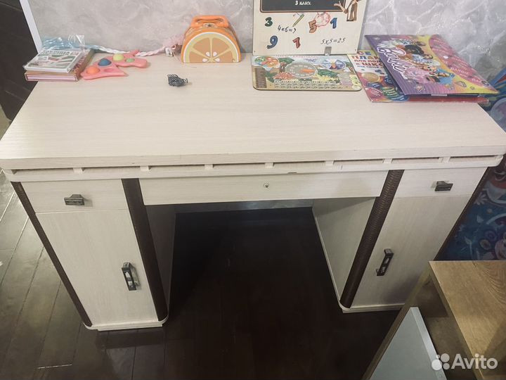 Комод с зеркалом