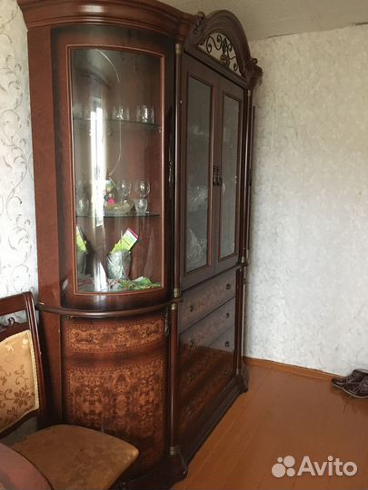 Витрина и стол