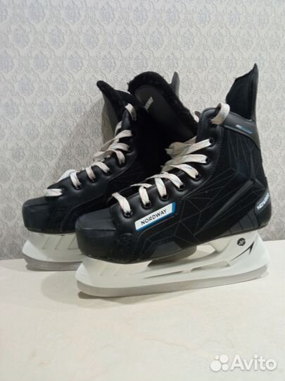 Коньки хоккейные
