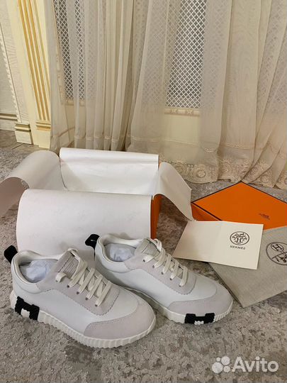 Кроссовки женские