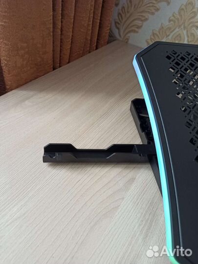 Охлаждающая подставка для ноутбука