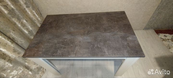 Стол обеденный