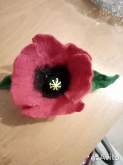 Брошь ручной работы цветок
