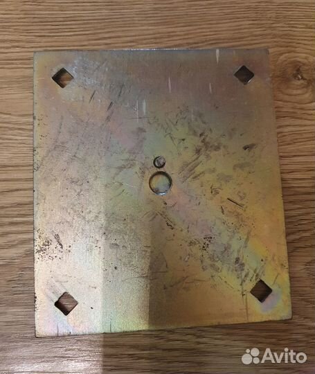 Дверная накладка от накладного замка