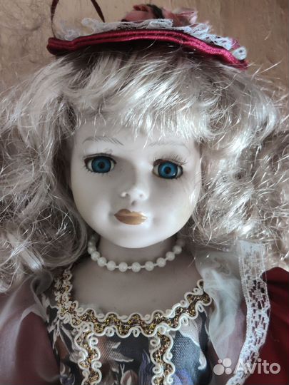 Кукла фарфоровая, 40 см